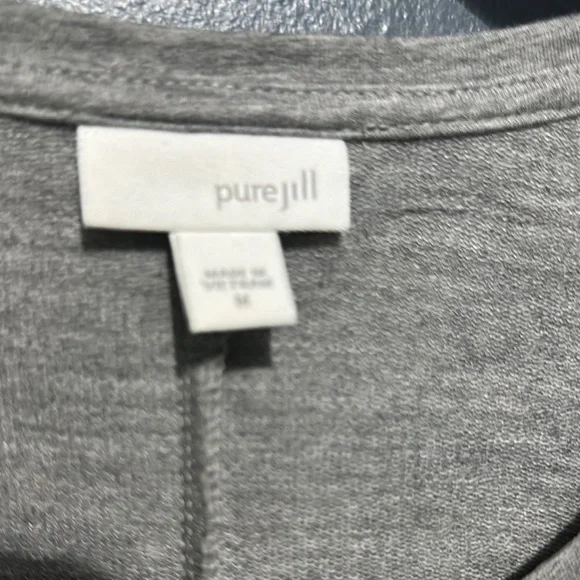 J. Jill Gray Tunic with 3/4 Sleeves in Boxy Relaxed Style - Picture 2 of 4